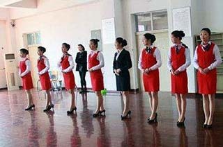 翱翔藍天，禮儀先行 四川航空學校空乘專業(yè)招生報名條件及禮儀服務解析